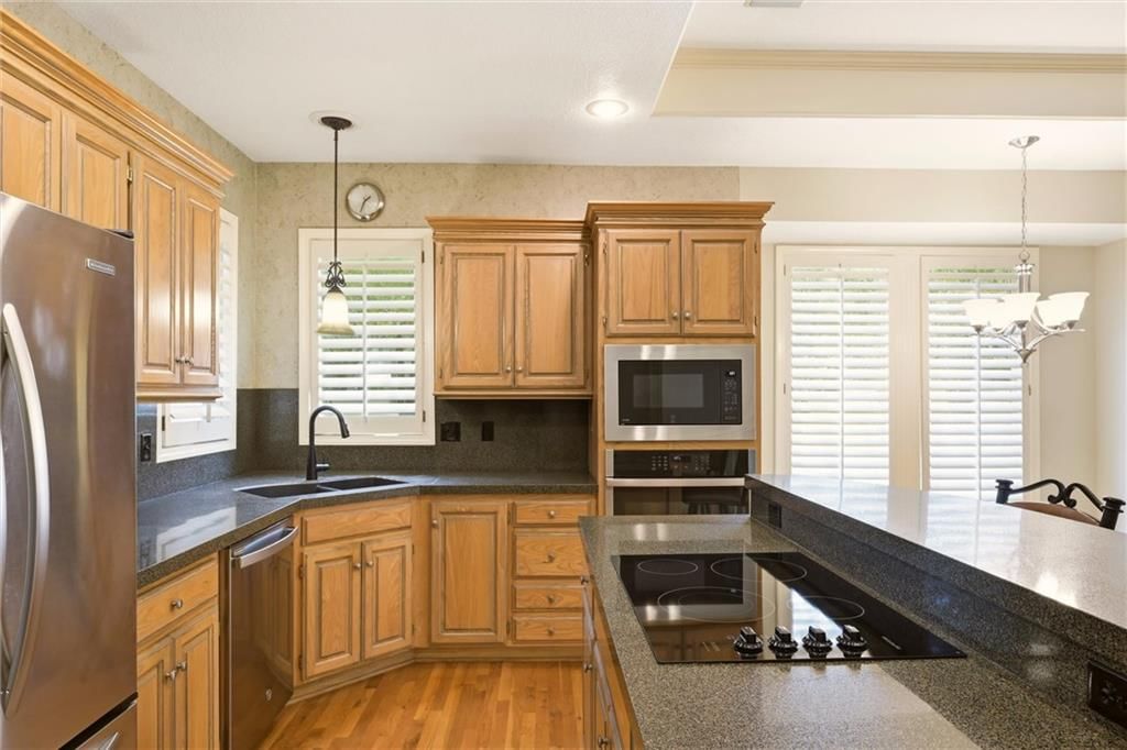 Photo 15 of 36 - 12440 Long Street, Overland Park, KS 66215