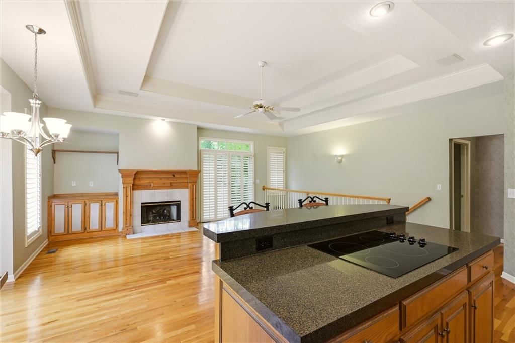 Photo 17 of 36 - 12440 Long Street, Overland Park, KS 66215