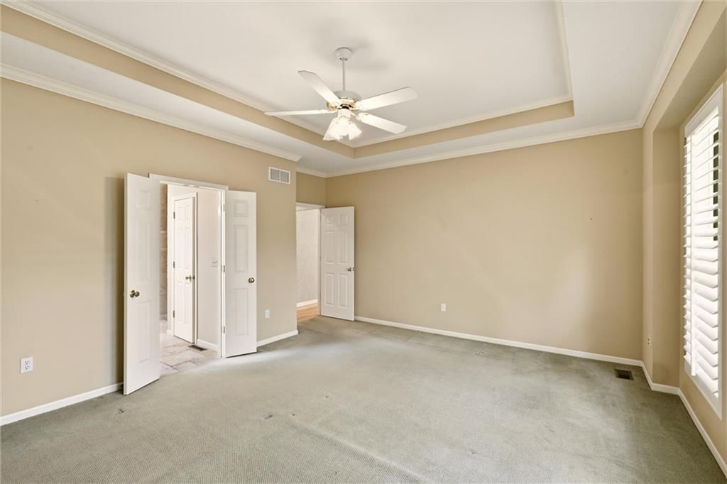 Photo 23 of 36 - 12440 Long Street, Overland Park, KS 66215