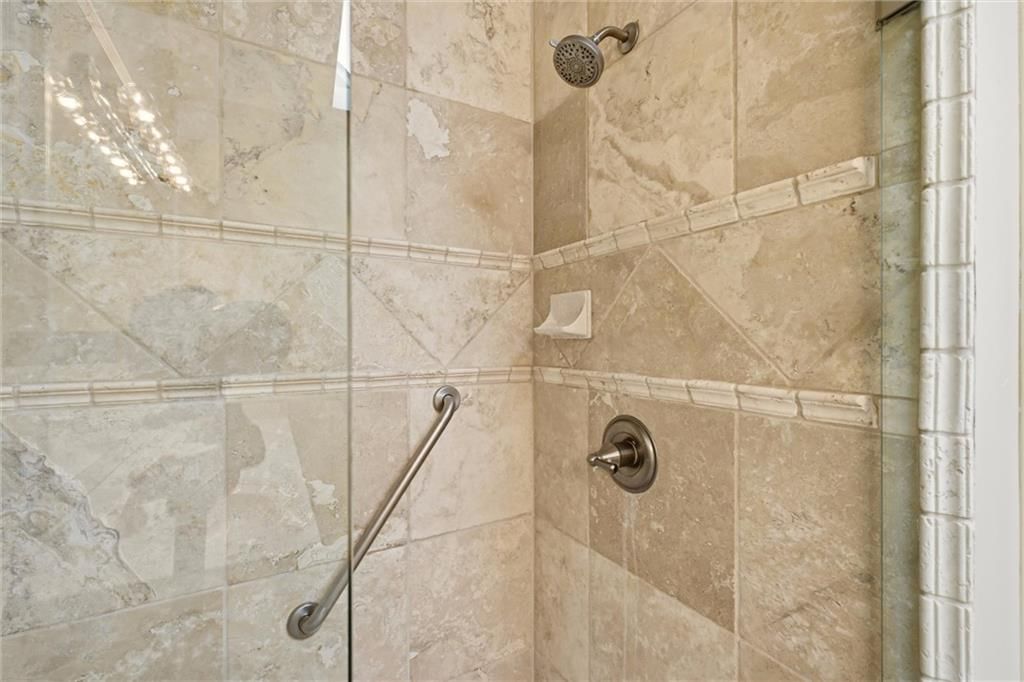 Photo 26 of 36 - 12440 Long Street, Overland Park, KS 66215