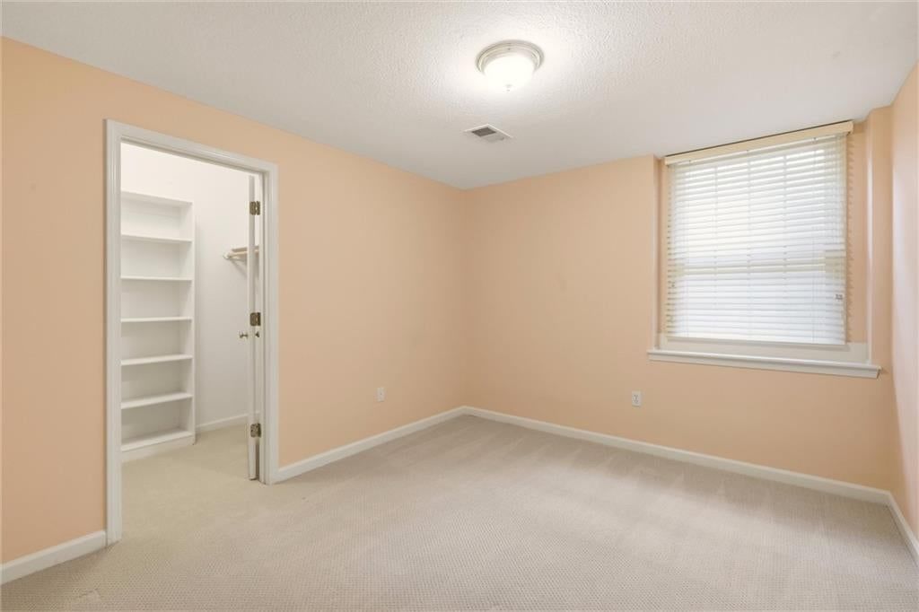 Photo 28 of 36 - 12440 Long Street, Overland Park, KS 66215