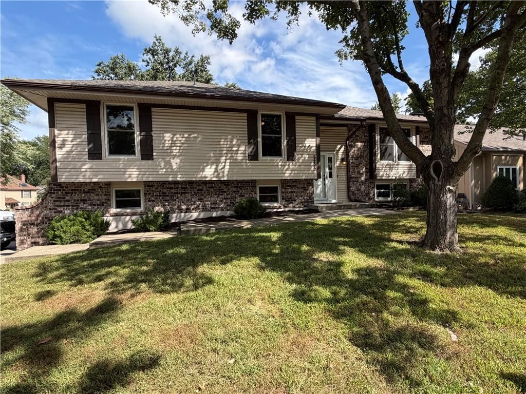 5829 N Norton Avenue — photo 1