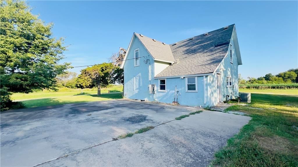 22719 Quivira Road, Bucyrus, KS: listing photo 2