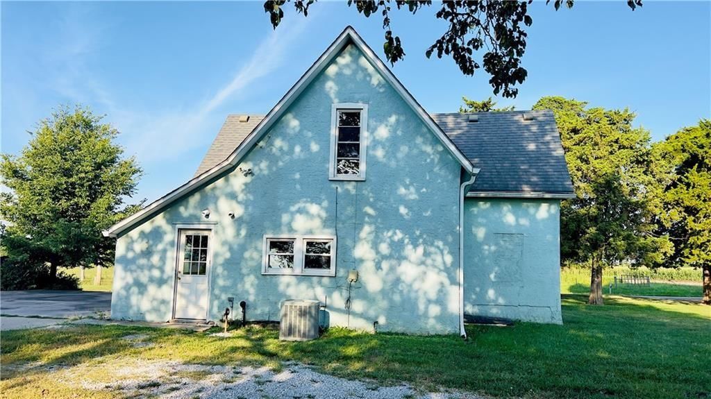 22719 Quivira Road, Bucyrus, KS: listing photo 3