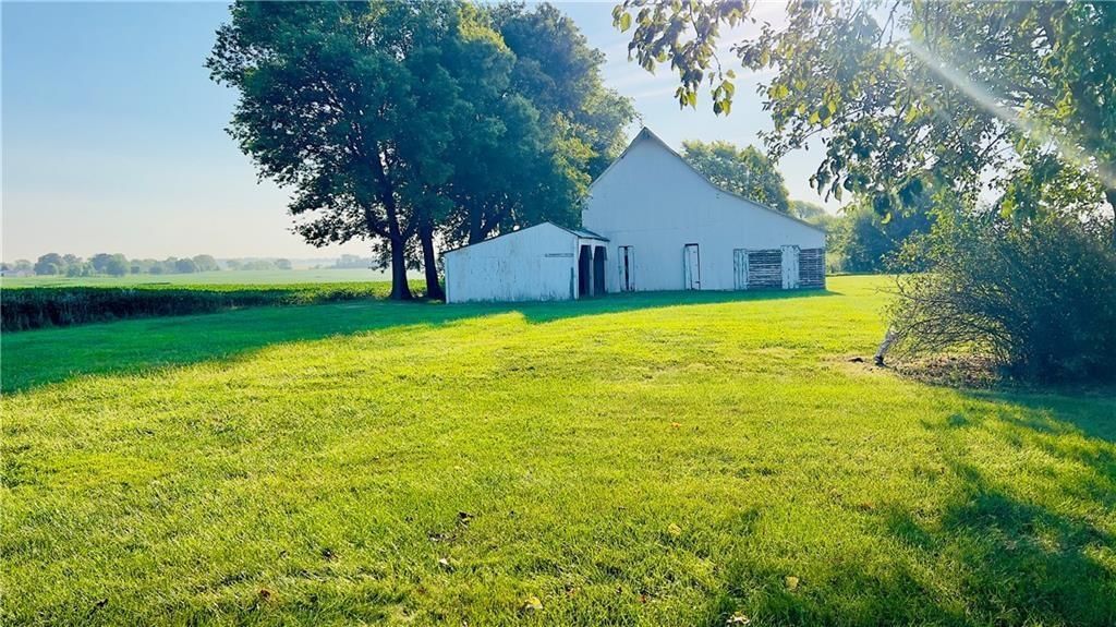 Photo 5 of 7 - 22719 Quivira Road, Bucyrus, KS 66013