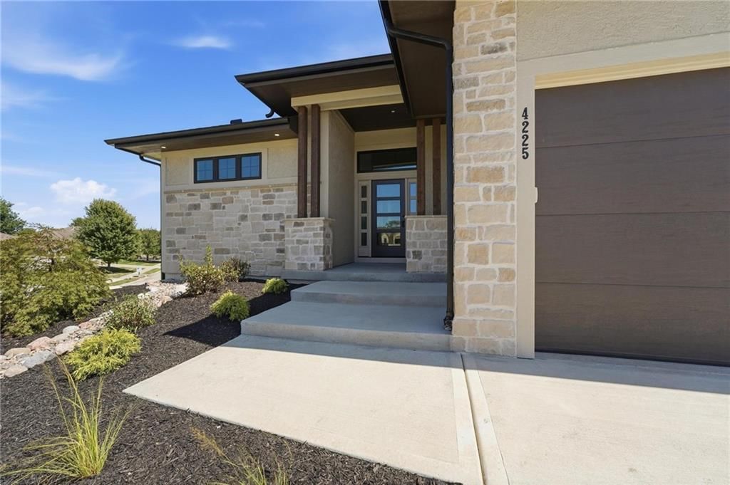 4225 NE Overbrook Drive — photo 2