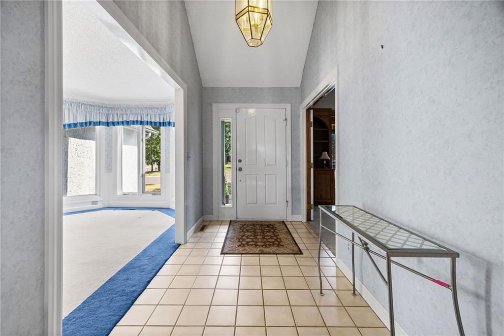 Photo 5 of 53 - 10546 Westgate Street, Overland Park, KS 66215
