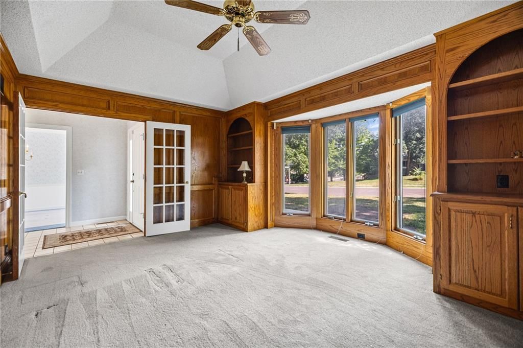 Photo 8 of 53 - 10546 Westgate Street, Overland Park, KS 66215