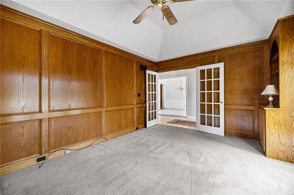 Photo 9 of 53 - 10546 Westgate Street, Overland Park, KS 66215