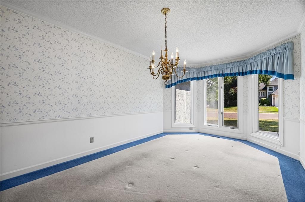 Photo 10 of 53 - 10546 Westgate Street, Overland Park, KS 66215