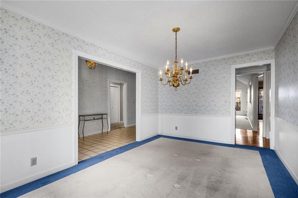 Photo 11 of 53 - 10546 Westgate Street, Overland Park, KS 66215
