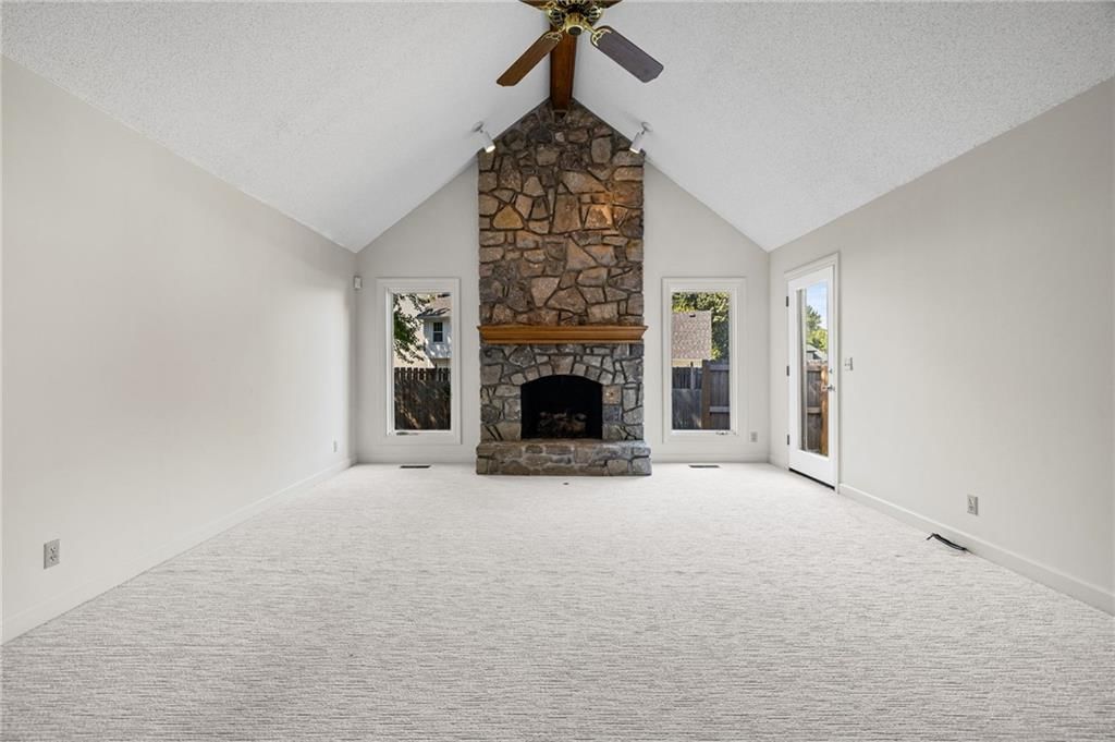 Photo 14 of 53 - 10546 Westgate Street, Overland Park, KS 66215