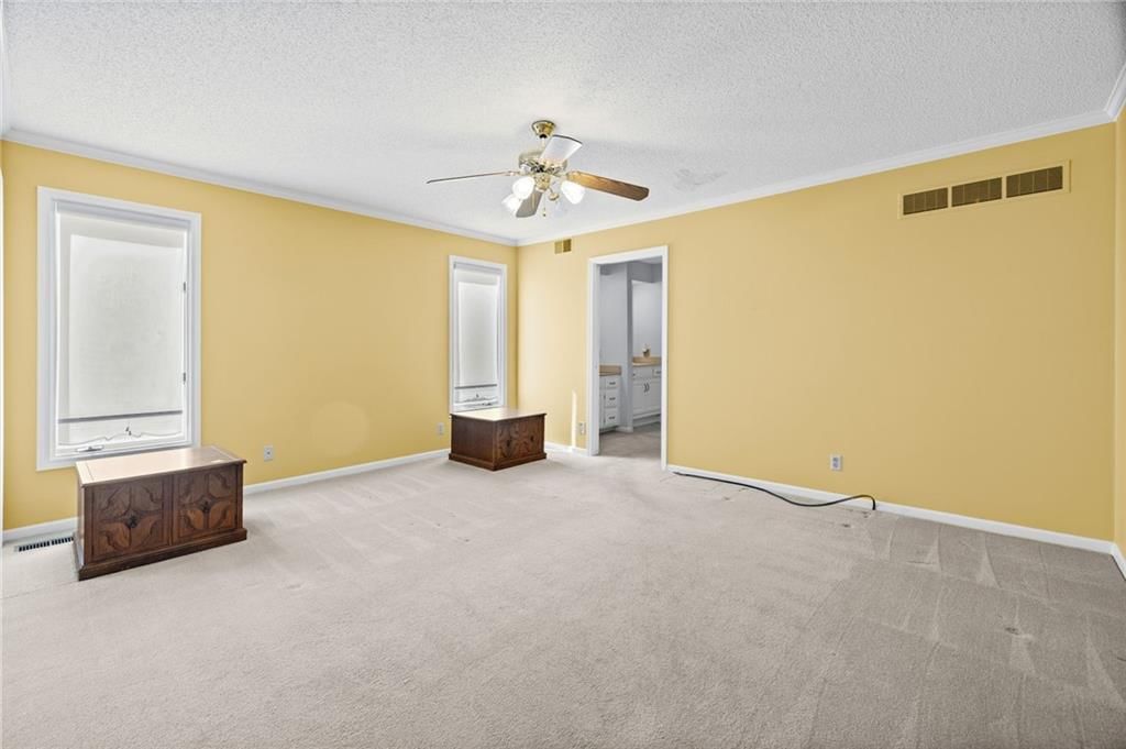 Photo 23 of 53 - 10546 Westgate Street, Overland Park, KS 66215