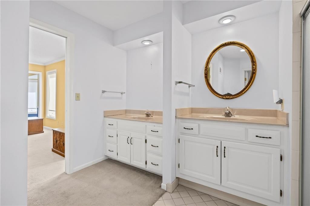 Photo 31 of 53 - 10546 Westgate Street, Overland Park, KS 66215