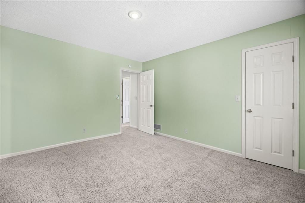 Photo 38 of 53 - 10546 Westgate Street, Overland Park, KS 66215