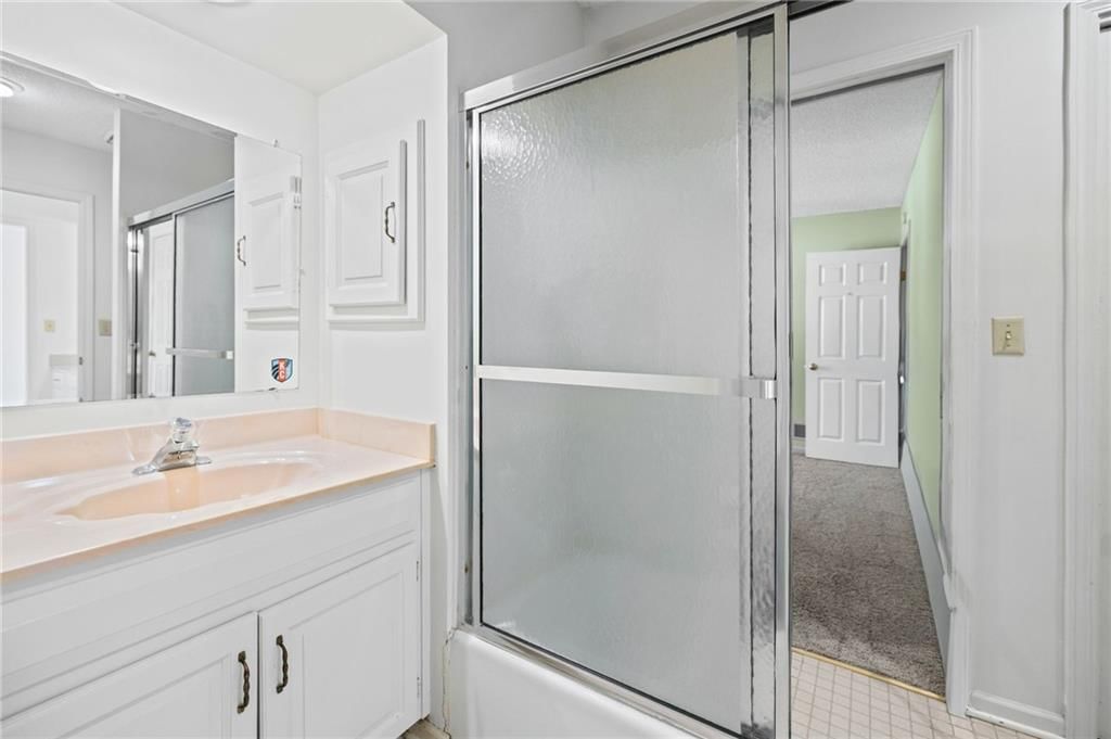 Photo 39 of 53 - 10546 Westgate Street, Overland Park, KS 66215