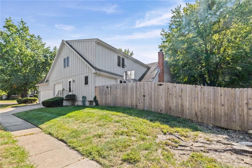 Photo 49 of 53 - 10546 Westgate Street, Overland Park, KS 66215