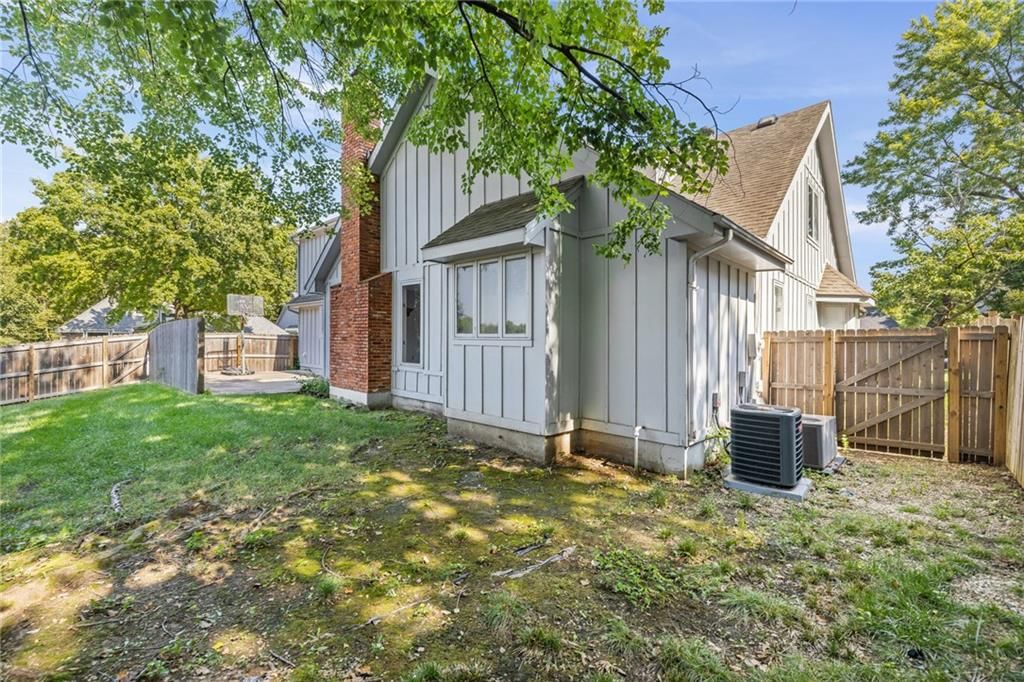 Photo 52 of 53 - 10546 Westgate Street, Overland Park, KS 66215