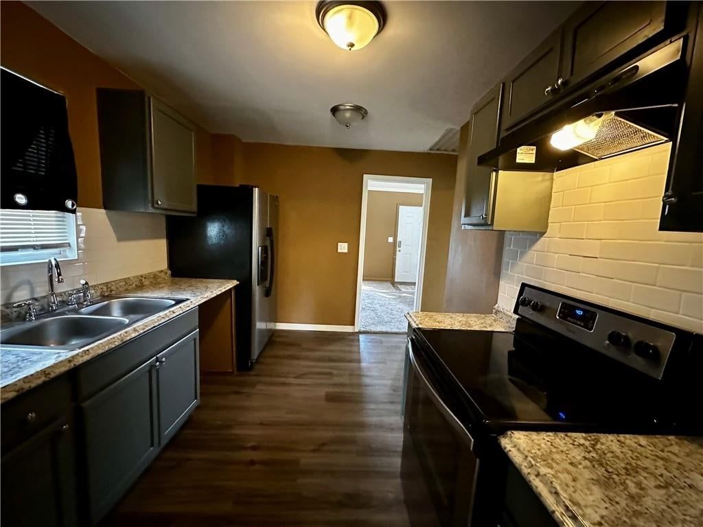 6800 Blue Parkway — photo 8