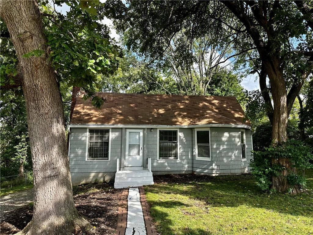 6800 Blue Parkway — photo 22