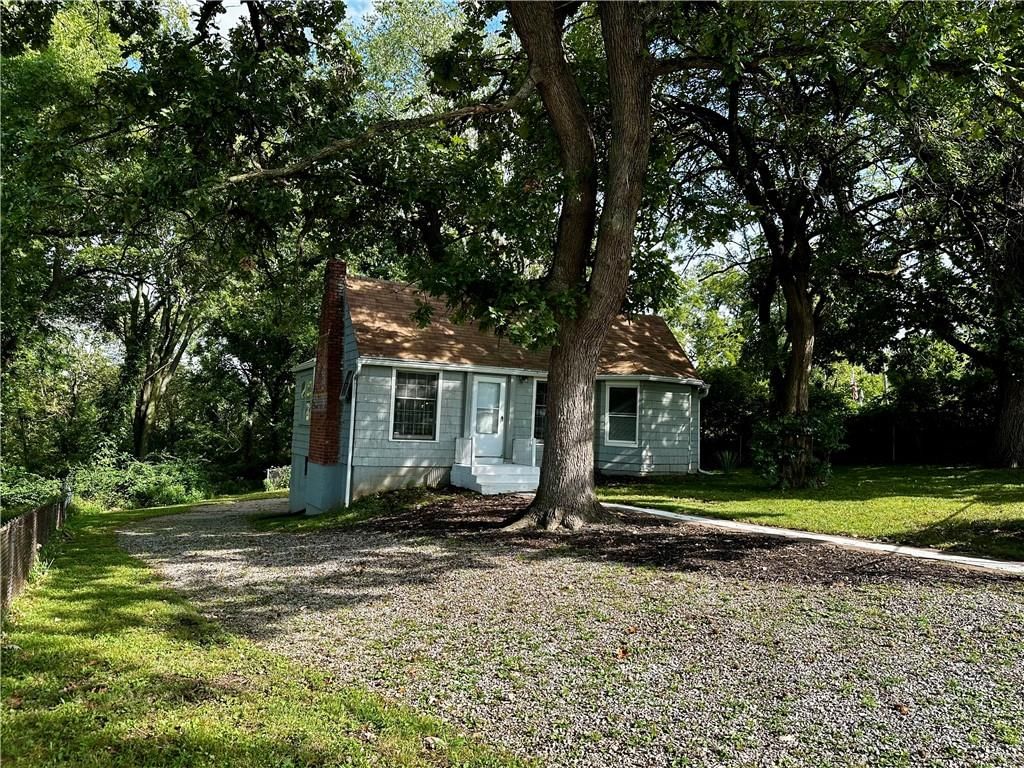 6800 Blue Parkway — photo 25