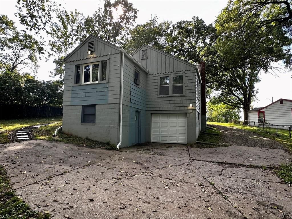 6800 Blue Parkway — photo 28