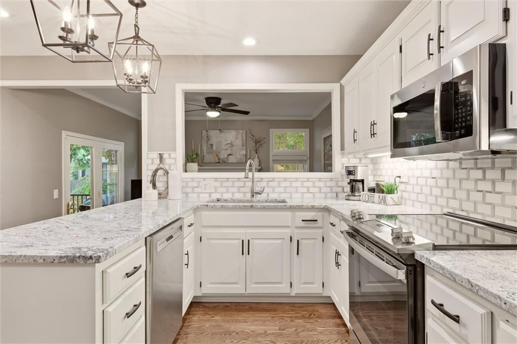 8529 Hall Street — photo 17