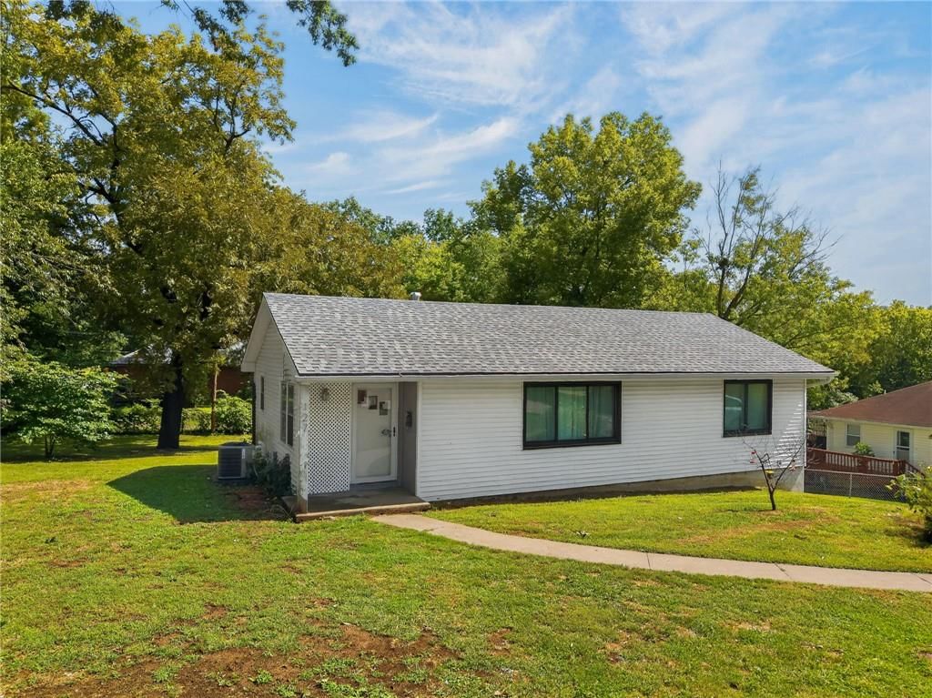 127 Woods Street, Excelsior Springs, MO: listing photo 2