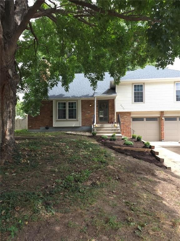 5527 Westgate Street, Shawnee, KS: listing photo 2