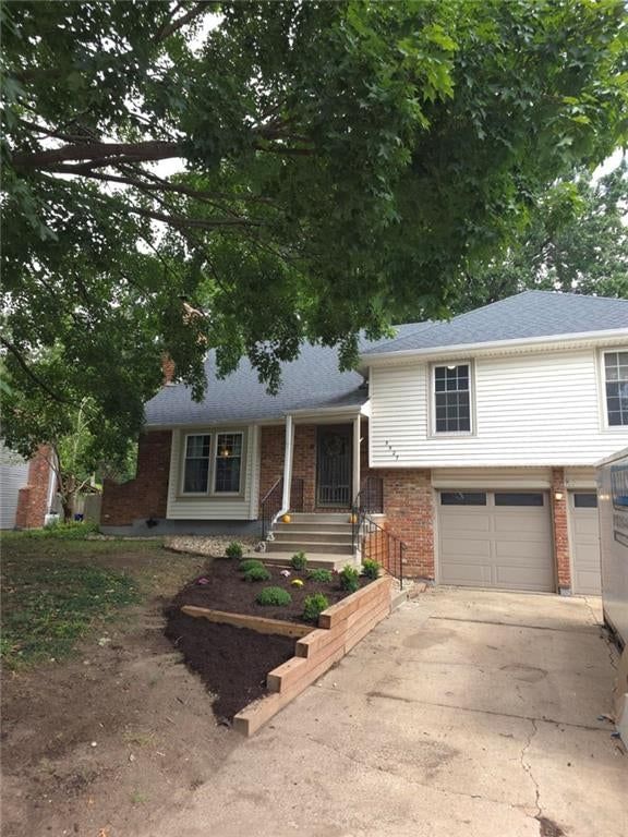 5527 Westgate Street, Shawnee, KS: listing photo 3