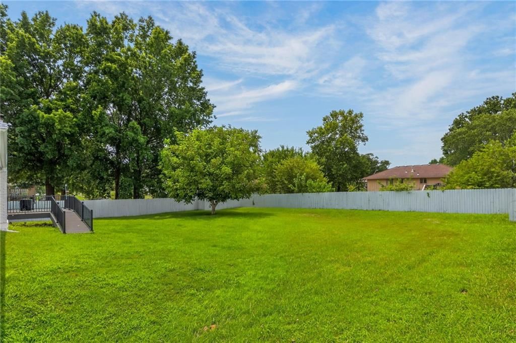 10512 N Oak Trafficway — photo 6