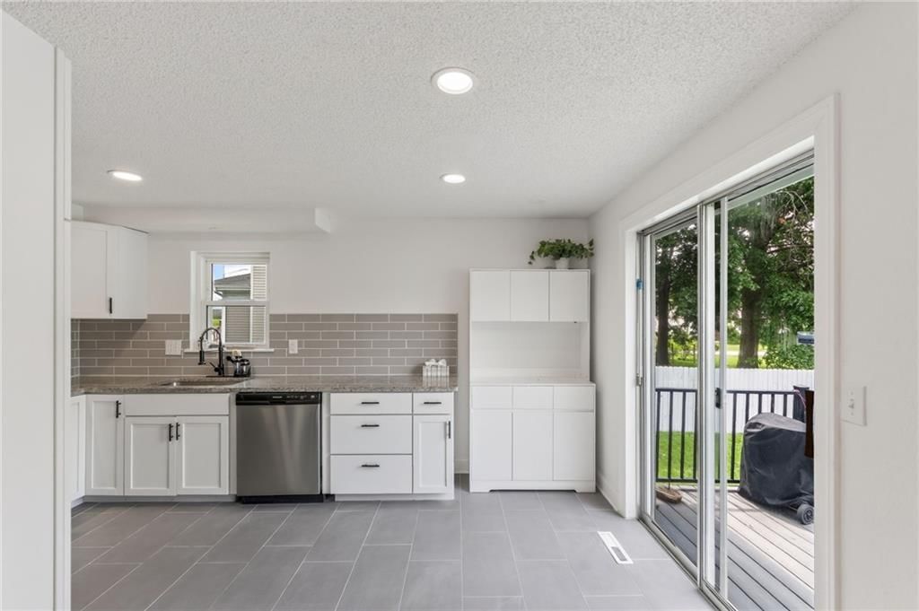 10512 N Oak Trafficway — photo 12