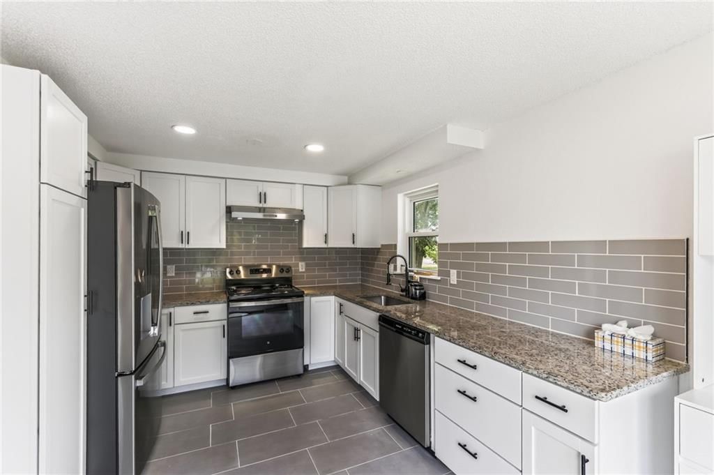 10512 N Oak Trafficway — photo 13