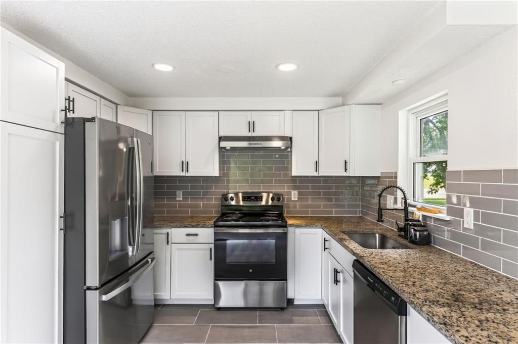 10512 N Oak Trafficway — photo 14