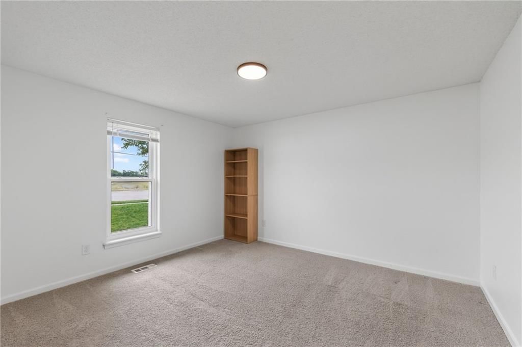 10512 N Oak Trafficway — photo 16