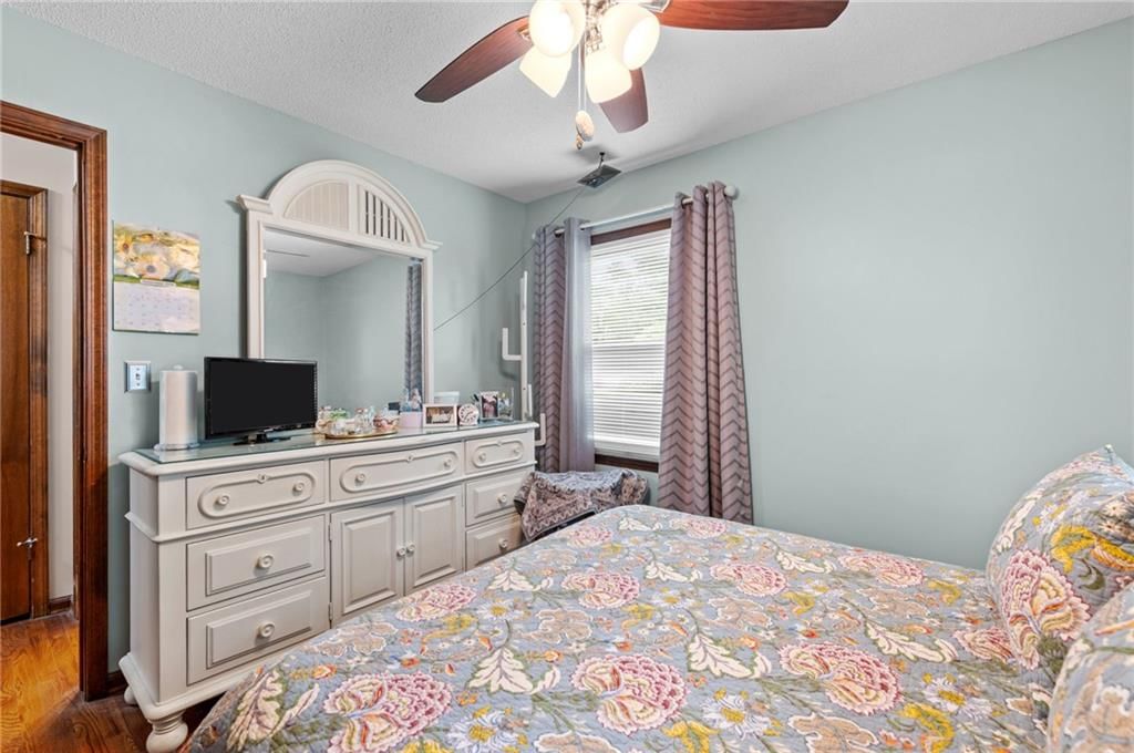 1103 W Ashbury Street — photo 13