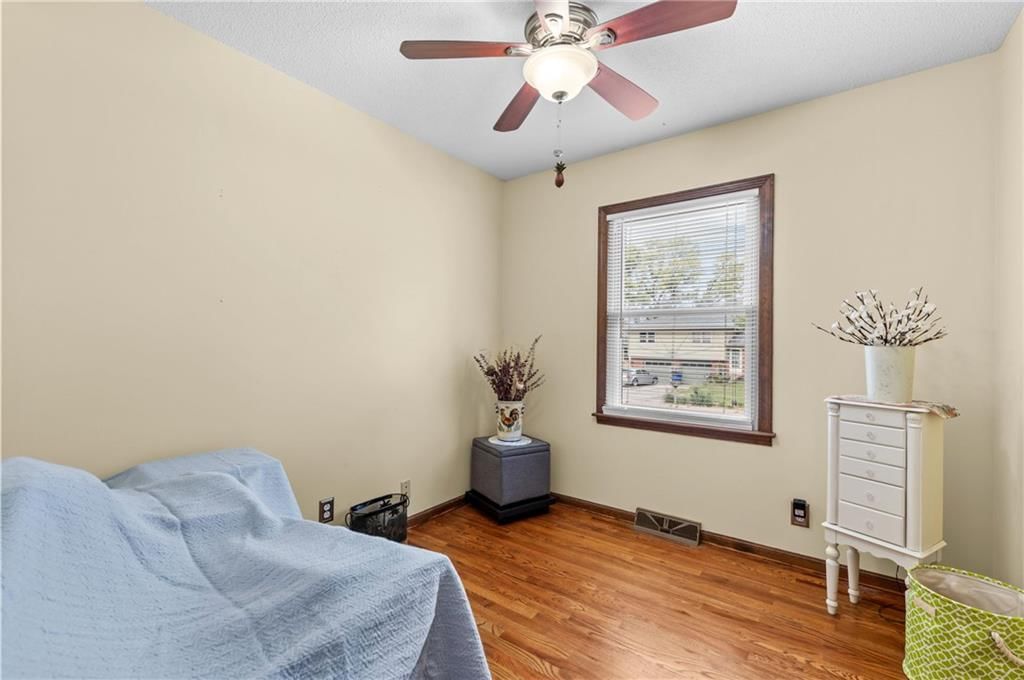 1103 W Ashbury Street — photo 15