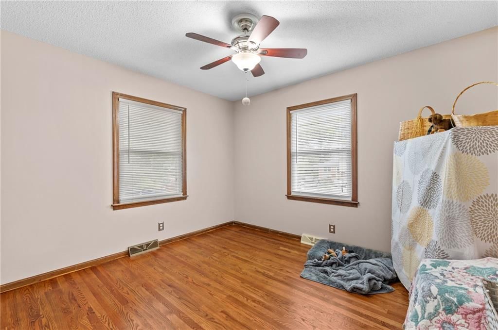 1103 W Ashbury Street — photo 17