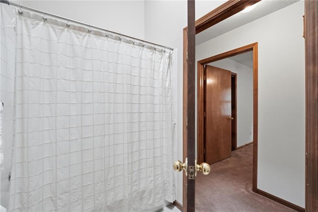 2622 Mohican Avenue — photo 29