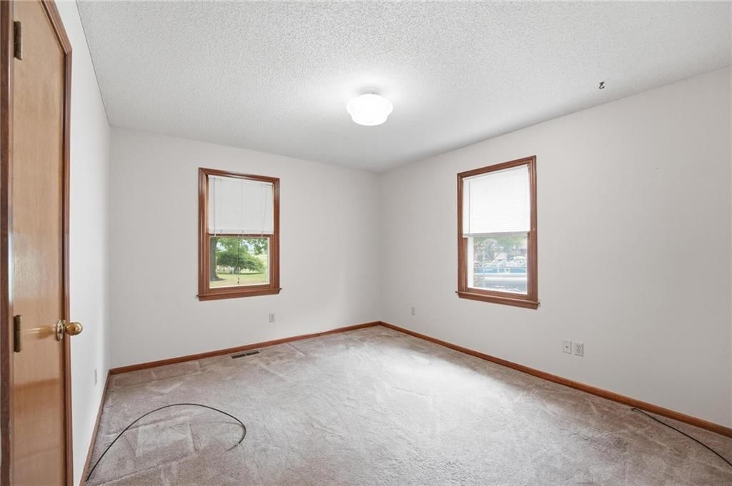 2622 Mohican Avenue — photo 30