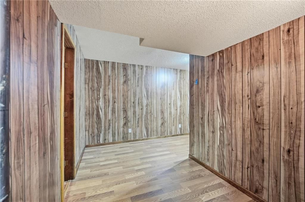 2622 Mohican Avenue — photo 43