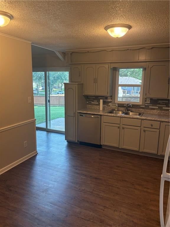 300 Parkwood Drive — photo 3