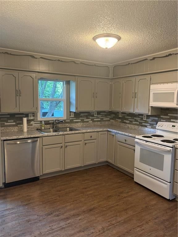 300 Parkwood Drive — photo 5