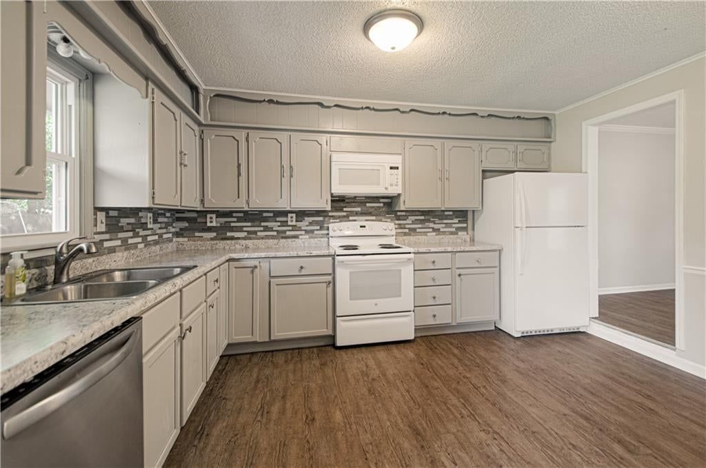 300 Parkwood Drive — photo 10
