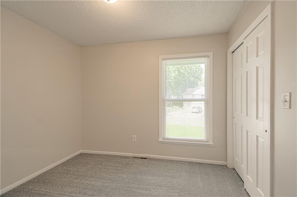 300 Parkwood Drive — photo 17