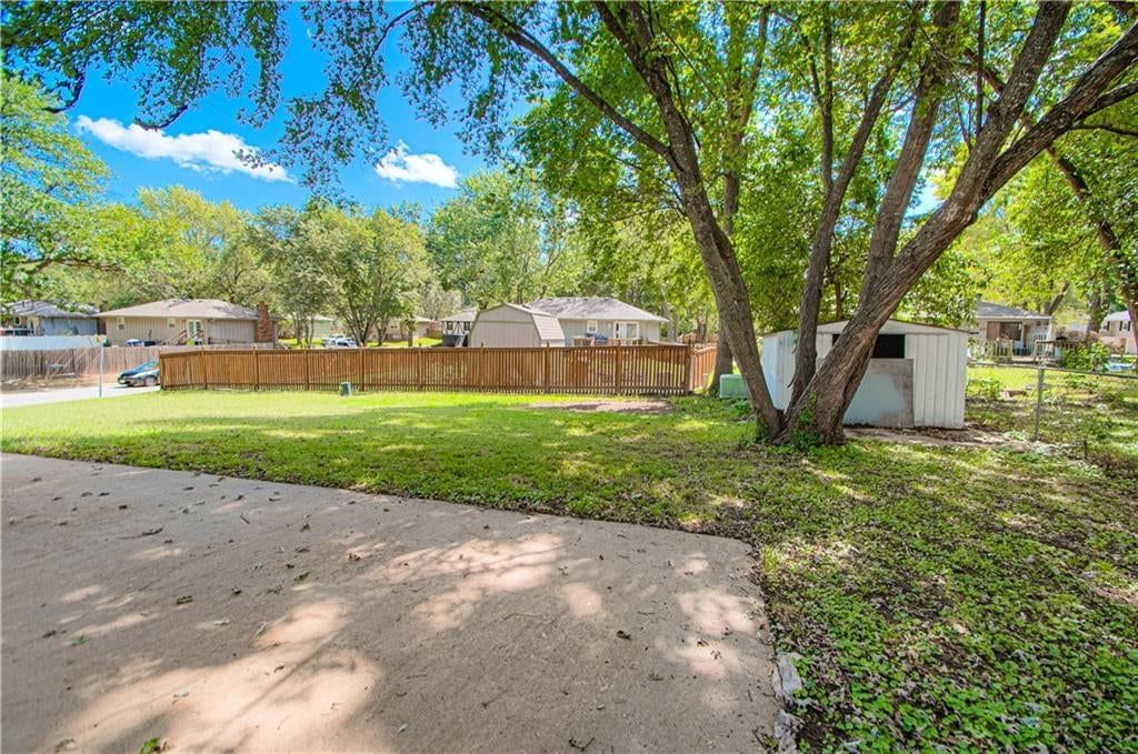 300 Parkwood Drive — photo 25