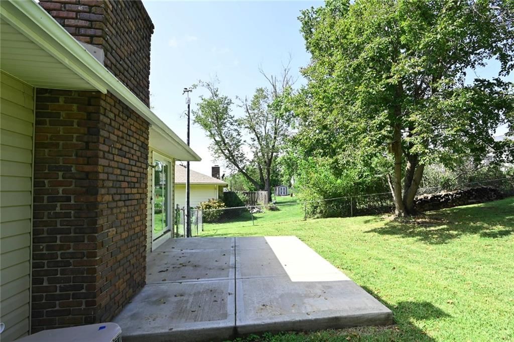 520 Thomas Drive — photo 8