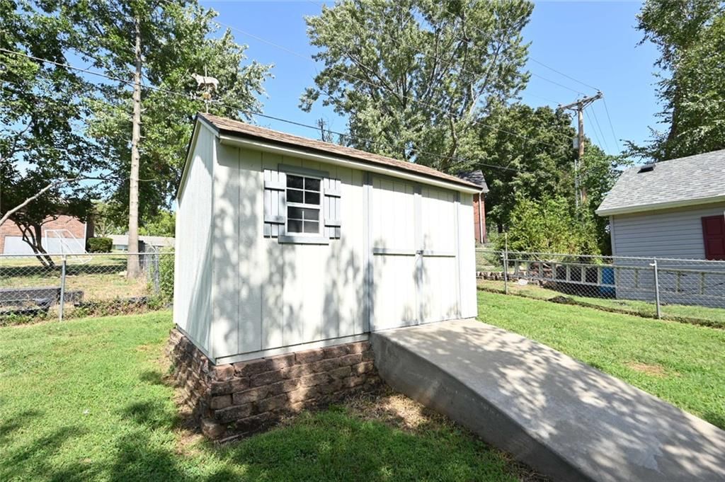 520 Thomas Drive — photo 10