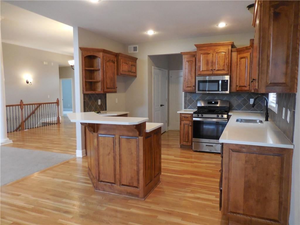 1446 Brompton Lane — photo 8