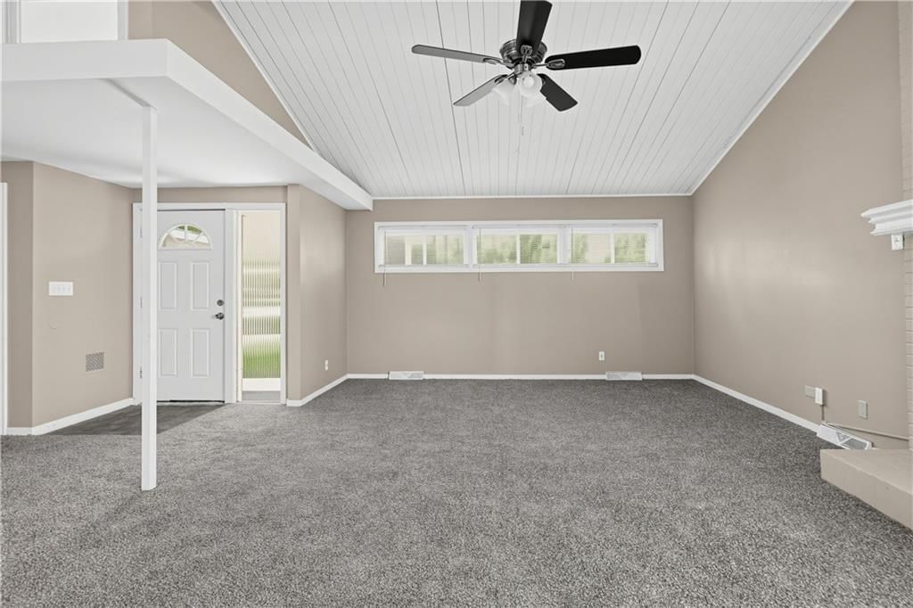 Photo 10 of 31 - 7415 W 61st Street, Overland Park, KS 66202